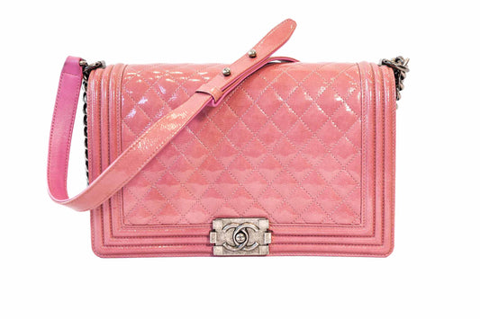 SAC BOY CHANEL EN CUIR VERNIS ROSE